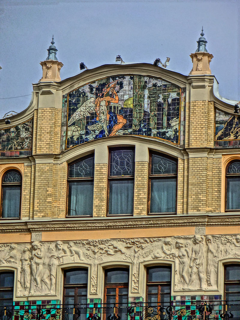 Гостиница_Метрополь,_панно_на_фасаде.jpg