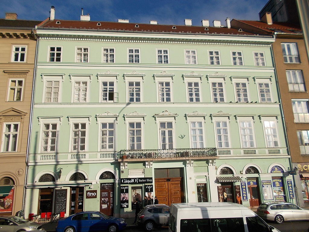 австSzemerédy_house._Listed_ID_421._Mid._-_3,_Apáczai_St.,_Budapest.JPG