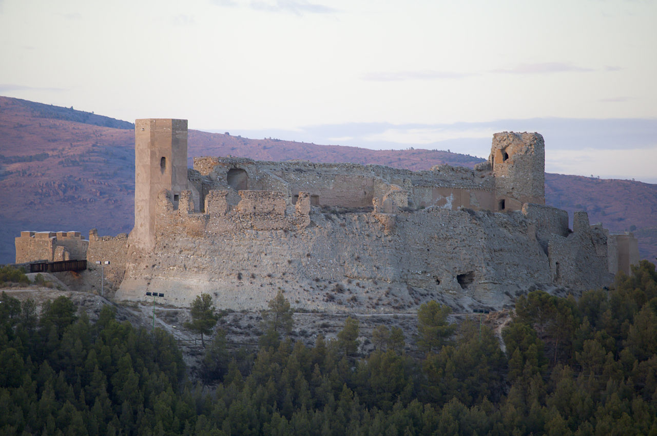 андалус 1280px-Castillo_de_Ayyub,_Calatayud,_España,_2012-08-31,_DD_01.jpg