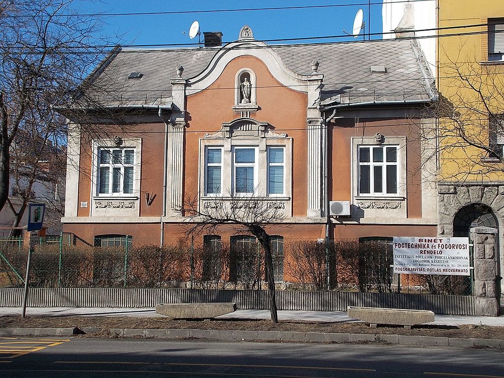 венгThököly_út_166,_Herminamező,_2017_Zugló.jpg