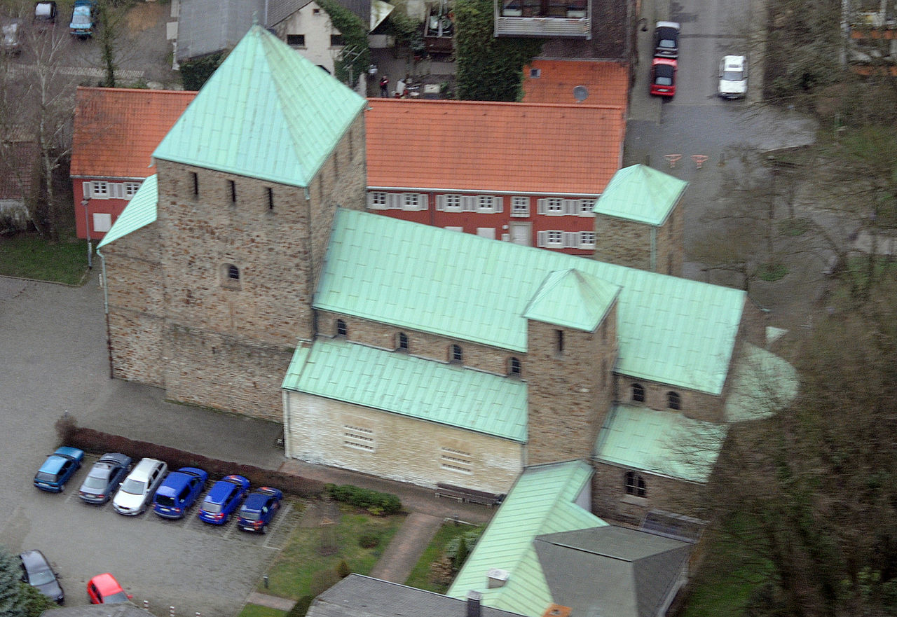 герм 90еSt._Lucius_Essen-Werden_Luftbild_01.jpg