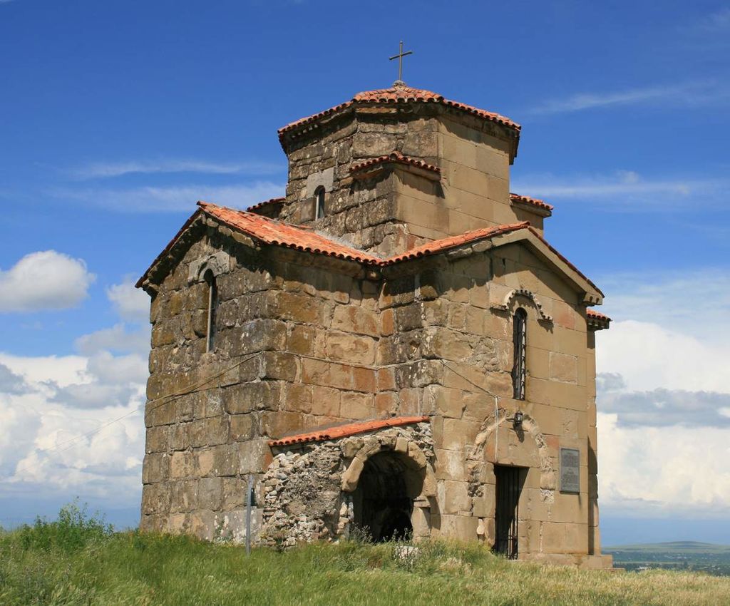 груз Samtsevrisi_monastery_complex._A_7th-century_church-a_(Photo_A._Muhranoff,_2011).jpg
