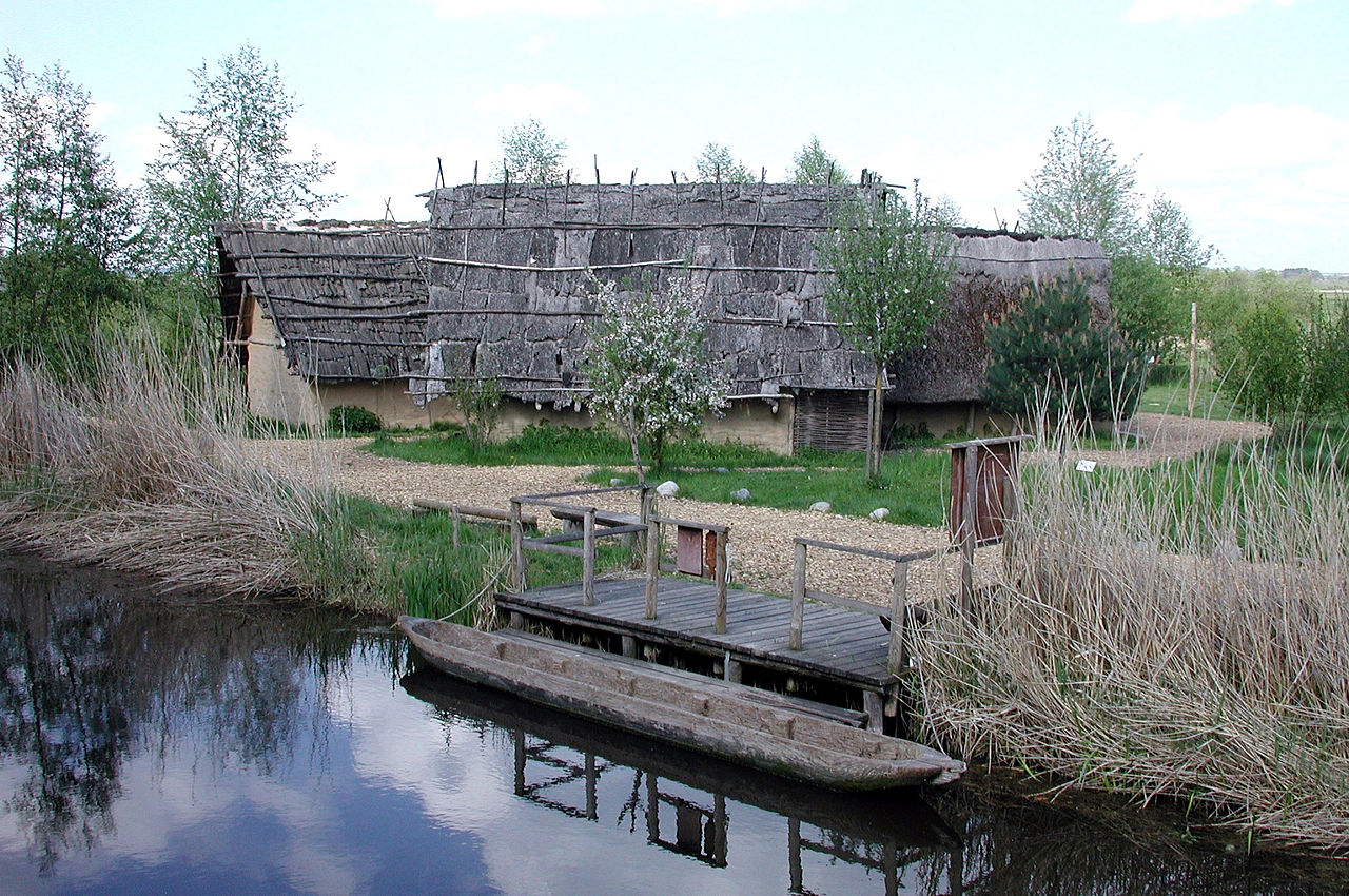 дом хоргенск культ швейц пост шоссейн1280px-Federsee_Moordorf.jpg