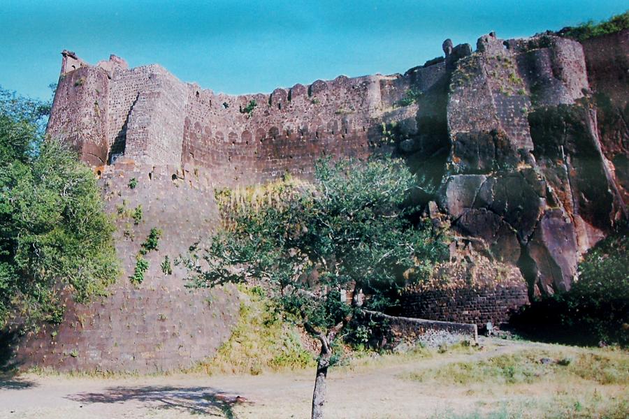 инд хандешAsirgarh_Fort1.jpg