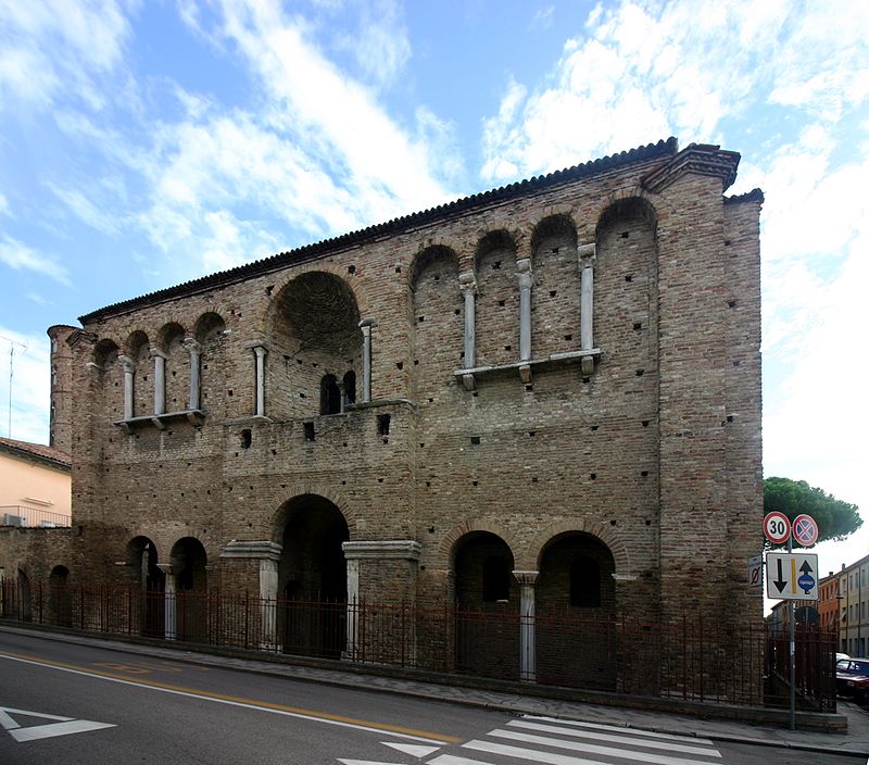 ит Palace_of_Theodoric_-_Ravenna_2016_(2).jpg