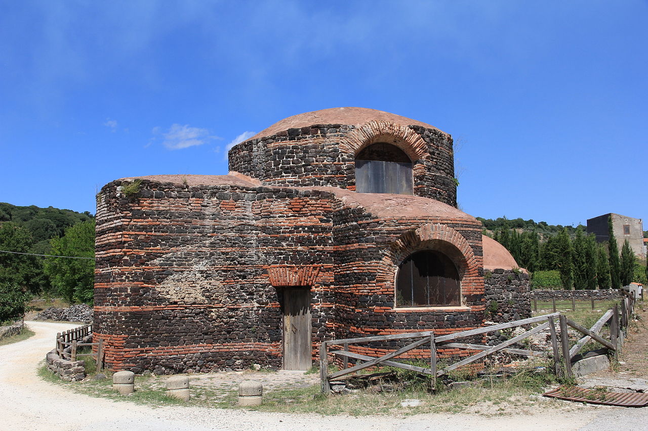 ит Siligo_-_Chiesa_di_Santa_Maria_di_Mesumundu_(01).JPG