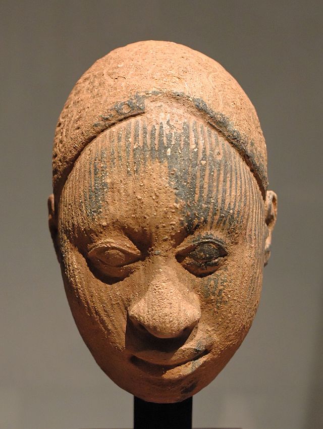 мали 12-14 640px-Ife_sculpture_Inv.A96-1-4.jpg