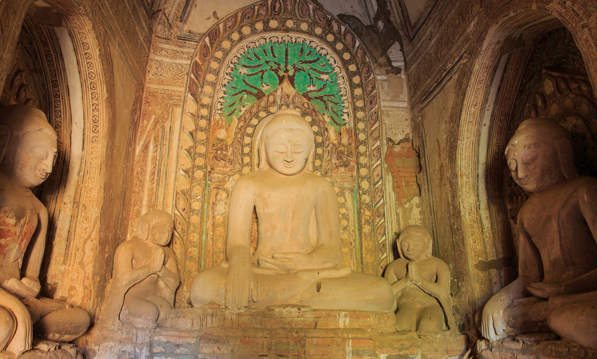 паганSomingyi_interior_Buddha_statues_(140327).jpg