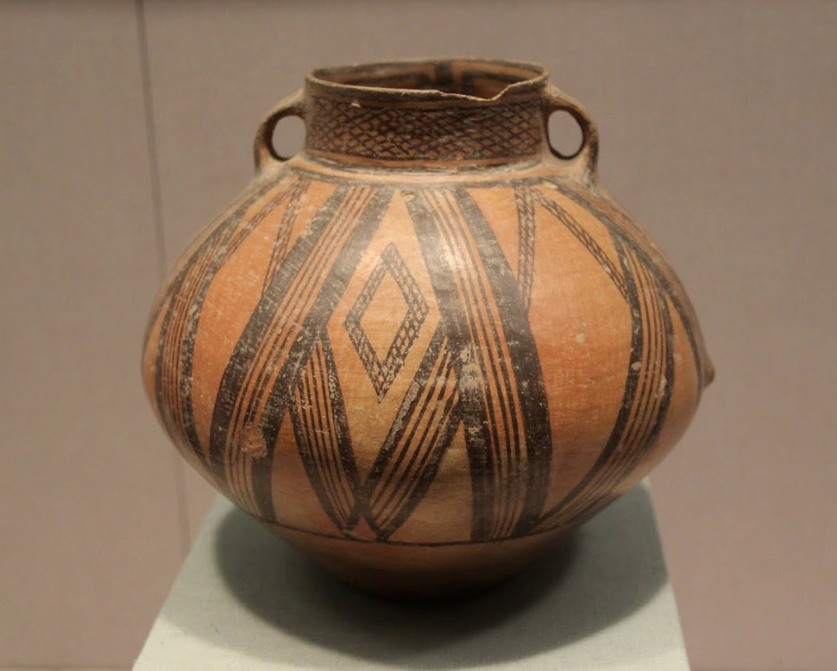 цицзяPainted_pottery_jar,_Qijia_Culture,_2100-1700_BC.jpg