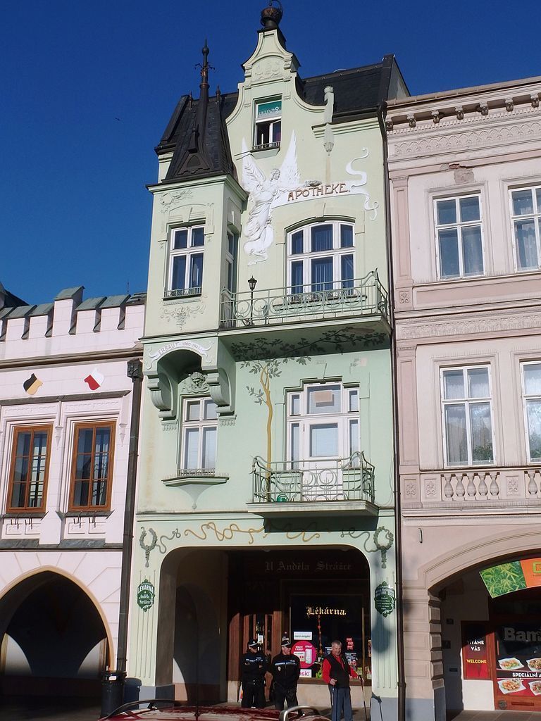 1 768px-Trutnov,_lékárna_U_Anděla_Strážce.jpg