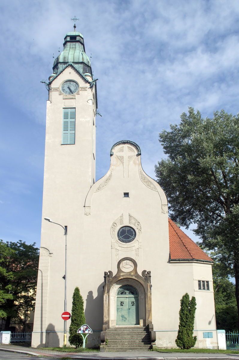 1 Kostel_Povýšení_sv._Kříže_v_Jablonci_02.jpg