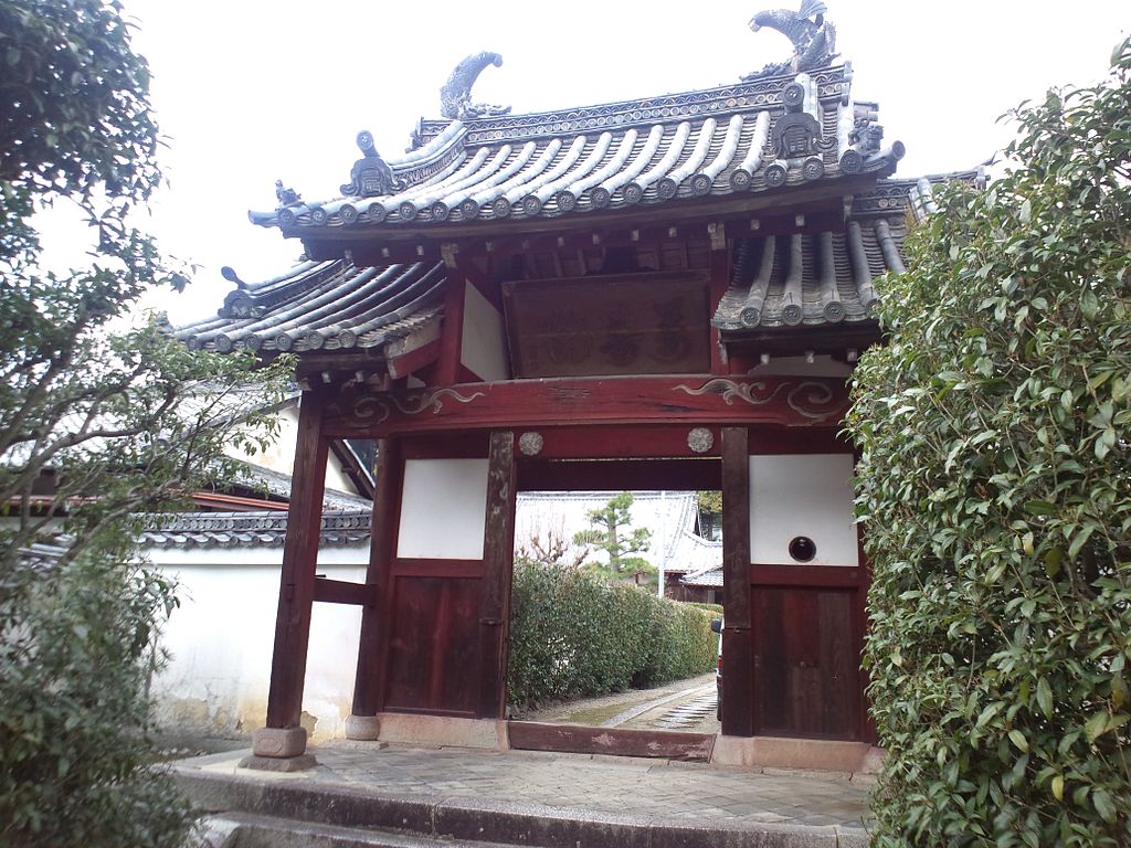 1024px-Ôbaku-san_Manpuku-ji_Buddhist_Temple_-_Omote-mon_Gate.jpg
