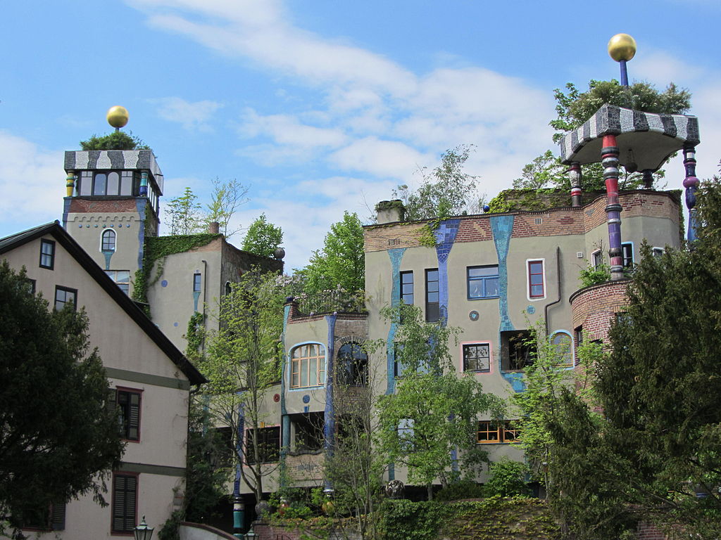 1024px-Bad_Soden_am_Taunus_Hundertwasserhaus.jpg