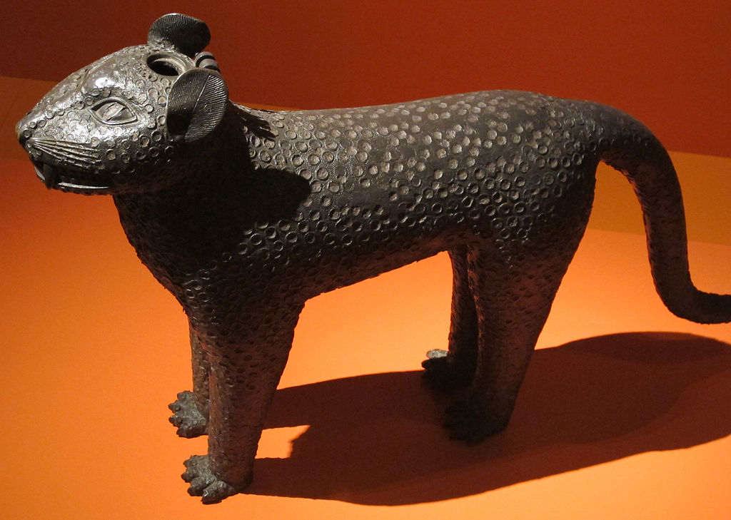 1024px-Benin,_acquamanile_a_forma_di_leopardo,_XVIII_sec.JPG