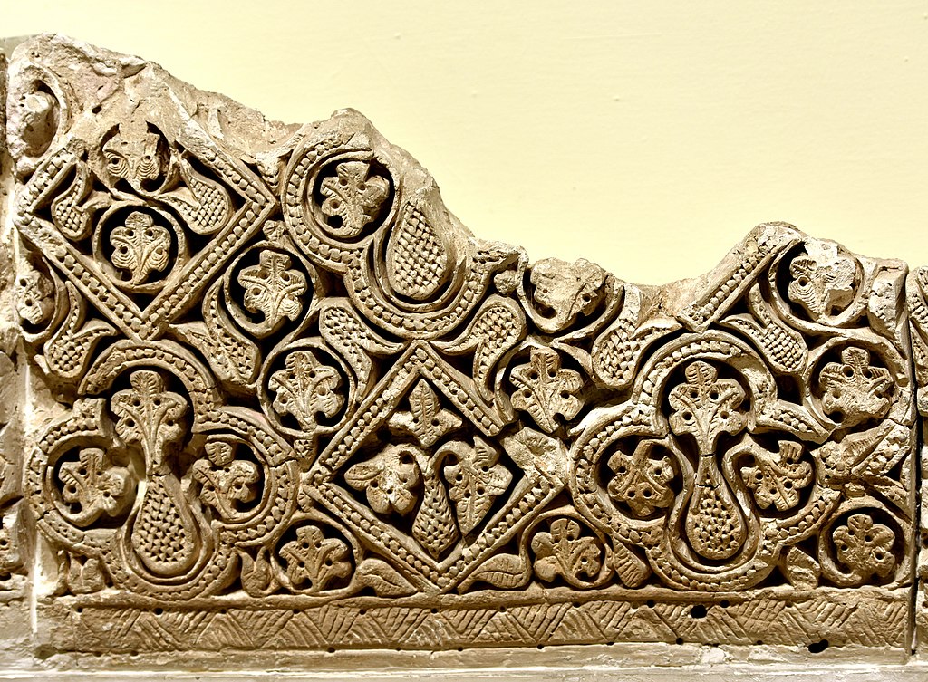 1024px-Carved_stucco_panel_from_Samarra,_3rd_century_AH._1st_style._Iraq_Museum.jpg