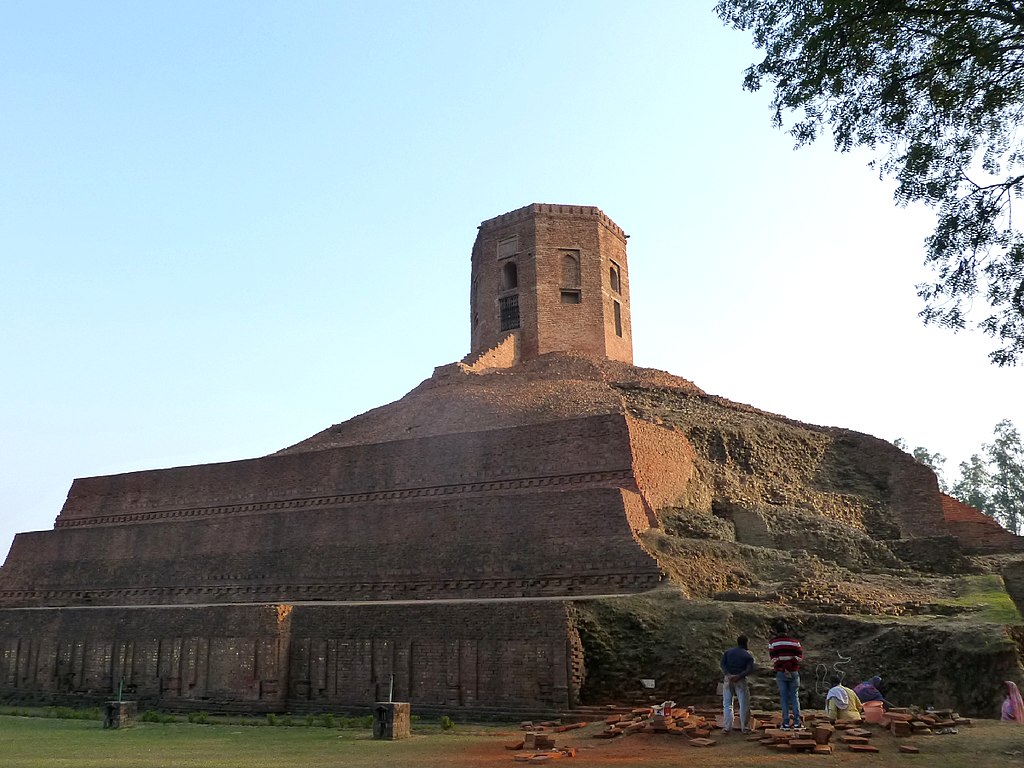 1024px-Chaukhandi_Stupa_Sarnath_India_-_panoramio_(1).jpg