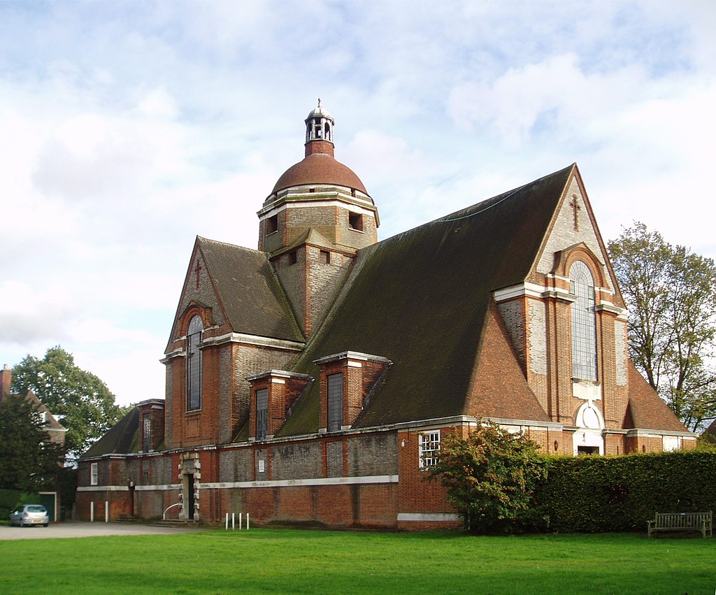 1024px-Free_Church,_Hamsptead_Garden_Suburb.jpg