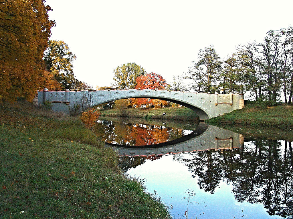1024px-Hradec_Kr_most_Plácky.jpg