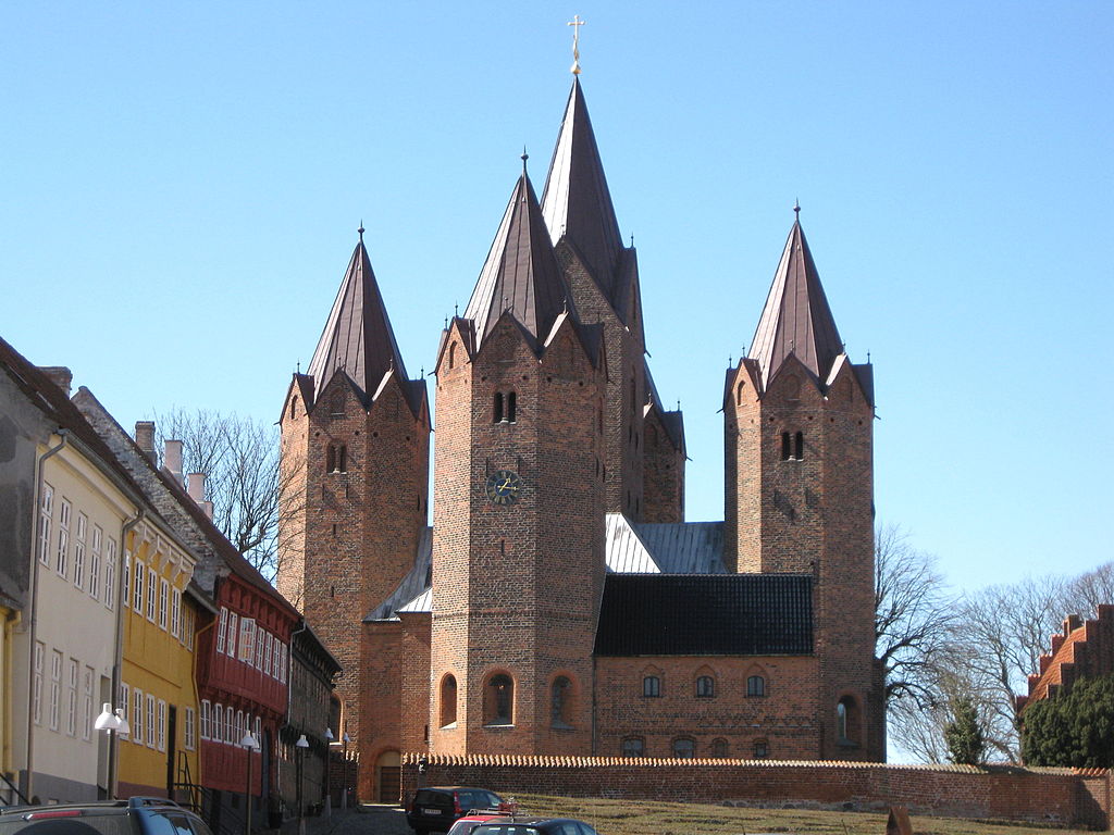 1024px-Kalundborg_-_Vor_Frue_Kirke2дан.JPG