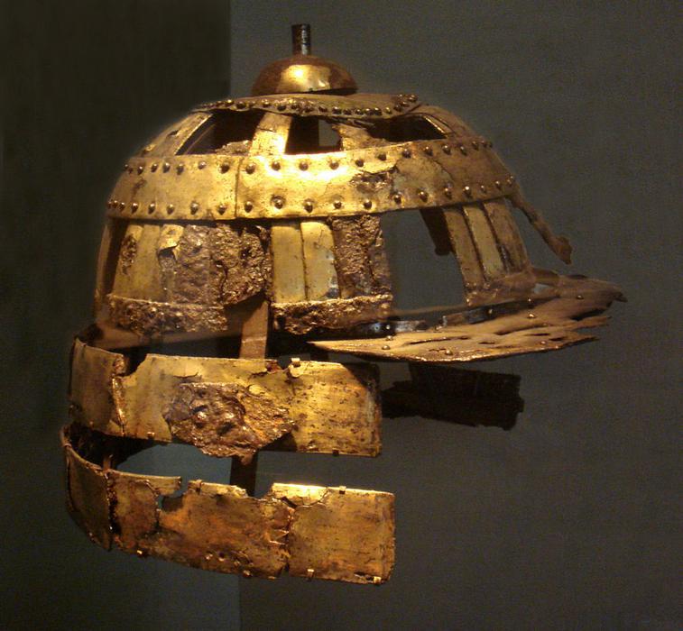 1024px-KofunHelmetIronAndGiltCopper5thCenturyIseProvince.jpg
