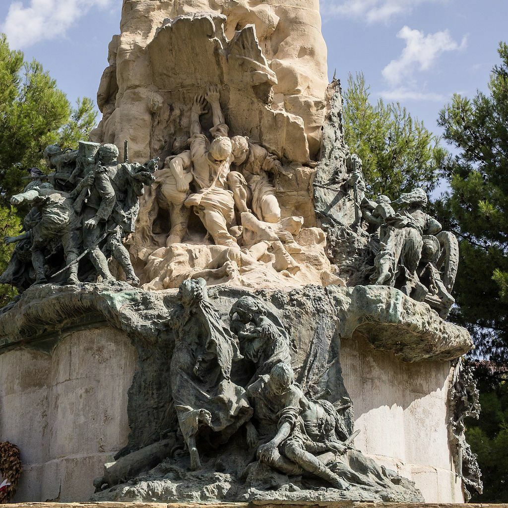 1024px-Monumento_a_Los_Sitios-Zaragoza_-_P8115780.jpg