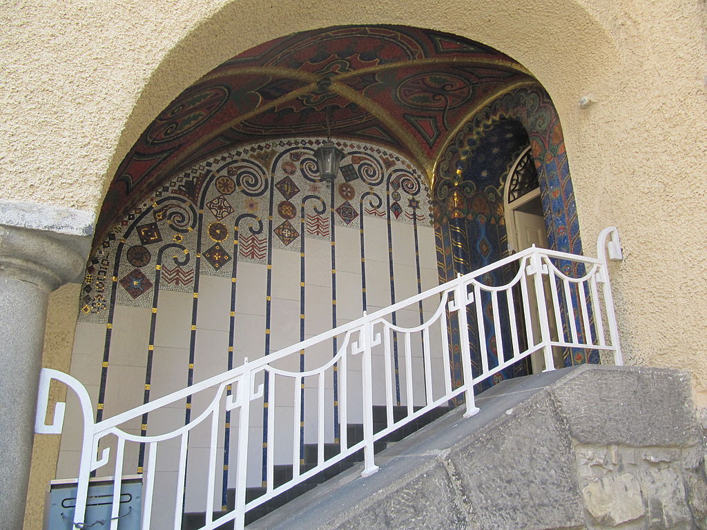 1024px-Olomouc,_Vila_Primavesi,_schodiště.jpg