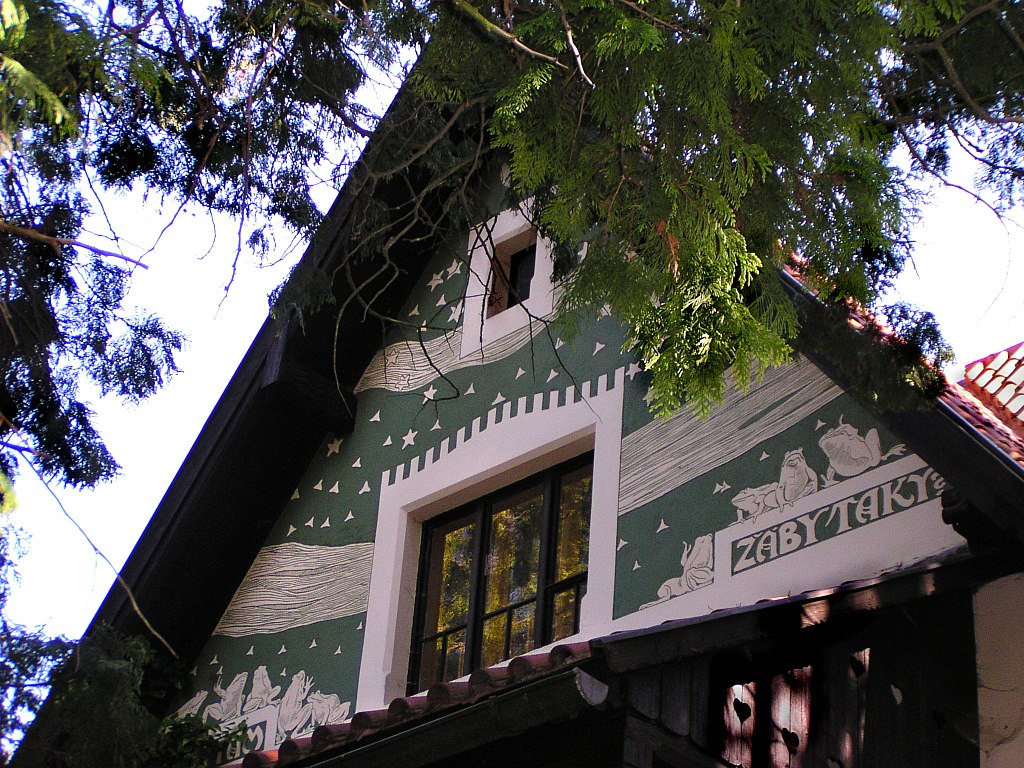 1024px-Ondřejov_Astro_Fryč_house.jpg