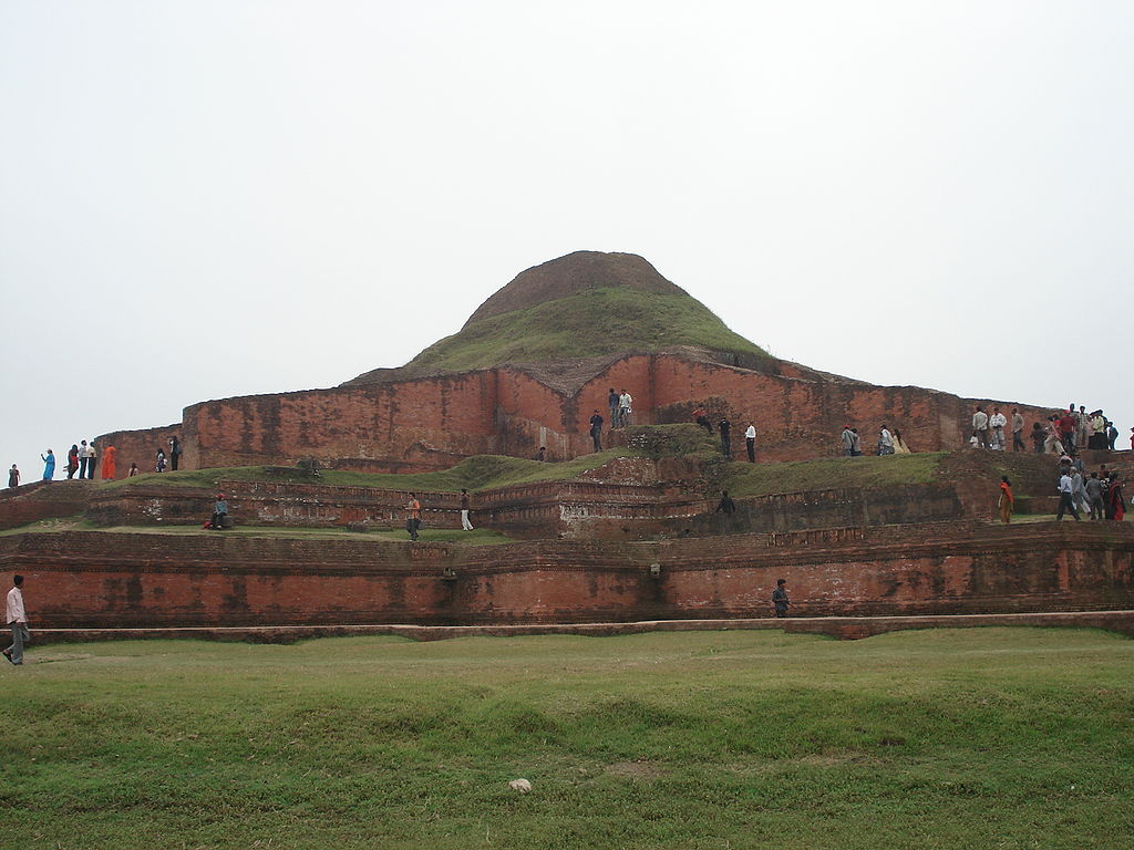 1024px-Paharpur_03.JPG