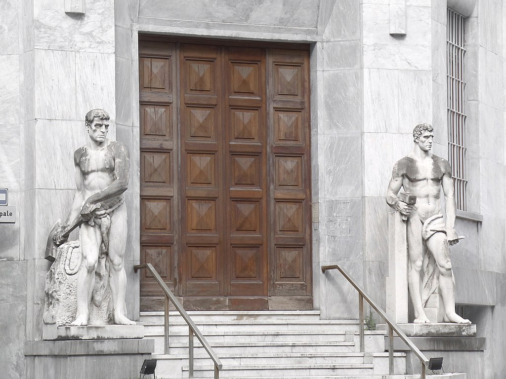 1024px-Palazzo_delle_Poste_ingresso.jpg