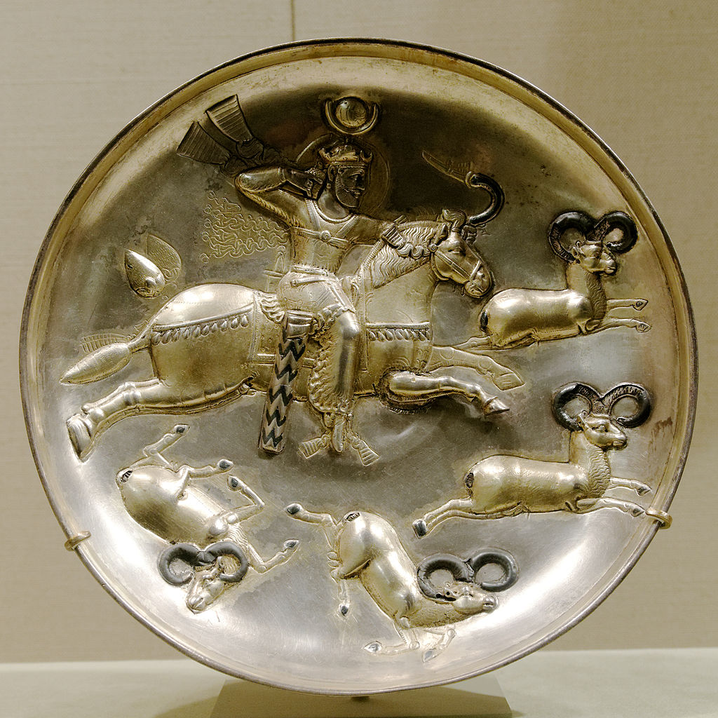 1024px-Plate_king_rams_Met_34.33_n01.jpg