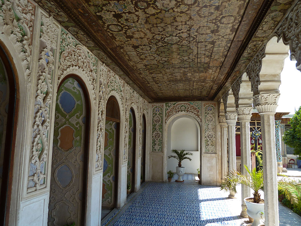 1024px-Qavam_house_-_stucca.jpg