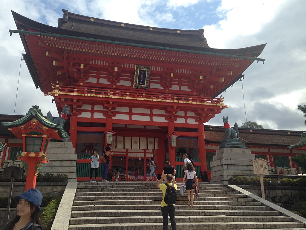 1024px-Romon_of_Fushimi-Inari_Grand_Shrine_20141009.jpg
