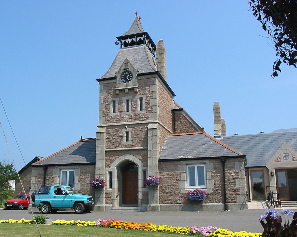 1024px-Salle_Paroissiale_de_Saint_Ouën,_Jersey.jpg