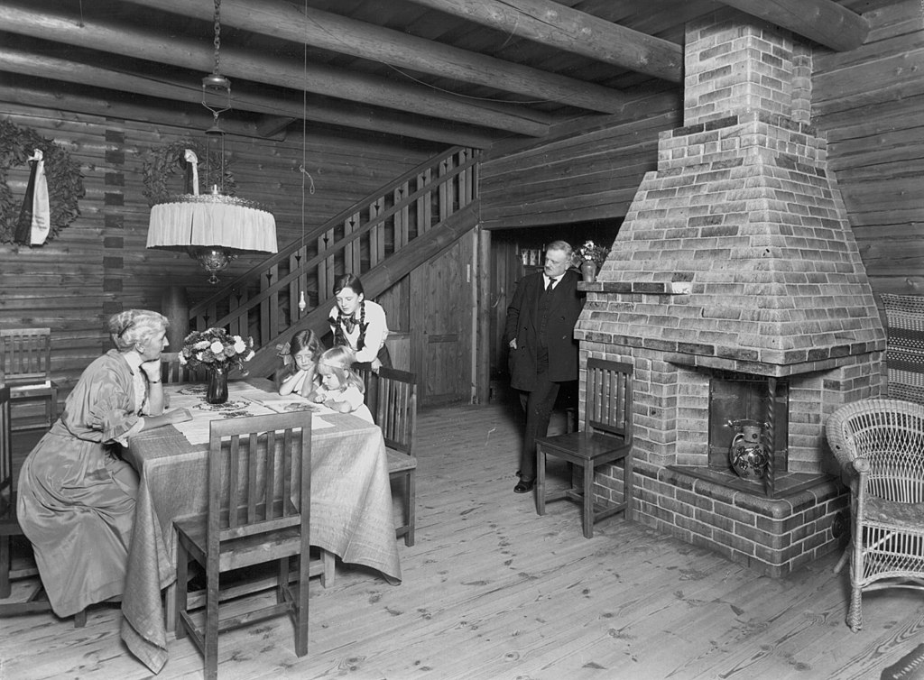 1024px-Sibelius-family-in-Ainola-1915.jpg