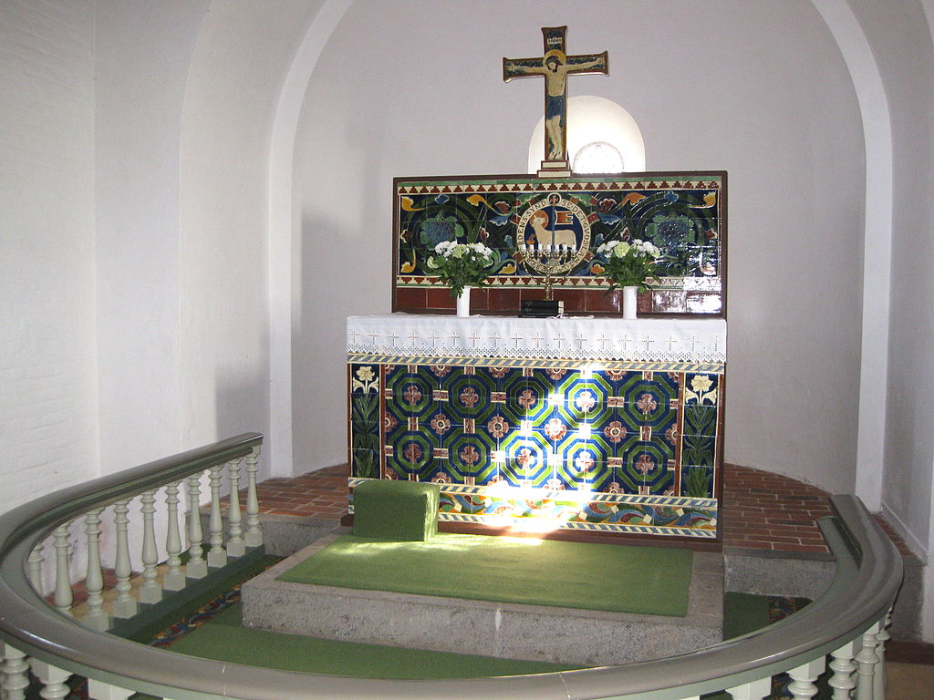 1024px-Skarp_Salling_Kirke_-_indenfor2.jpg