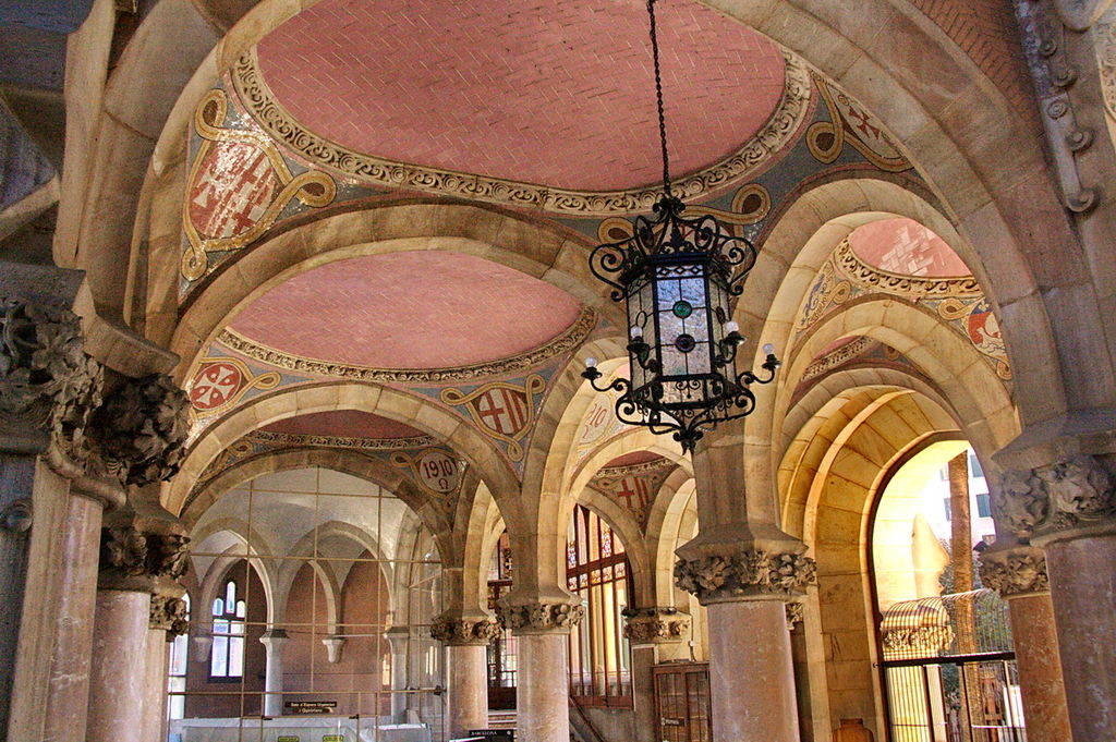 1024px-StPau-Administracio-hall-1609sh.jpg