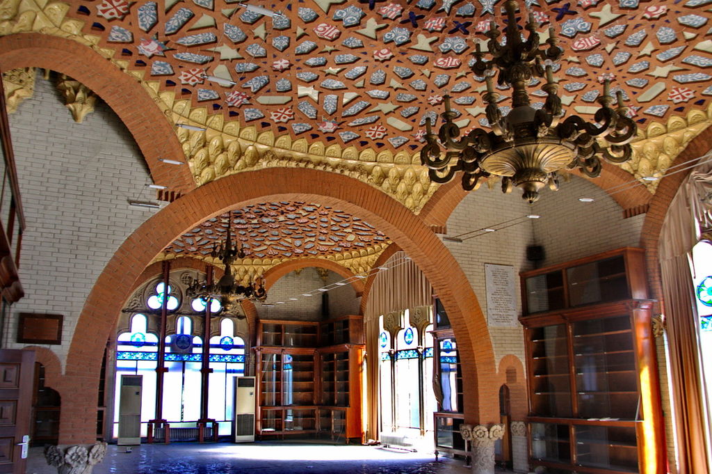 1024px-StPau-biblioteca_Cambo-4482.jpg