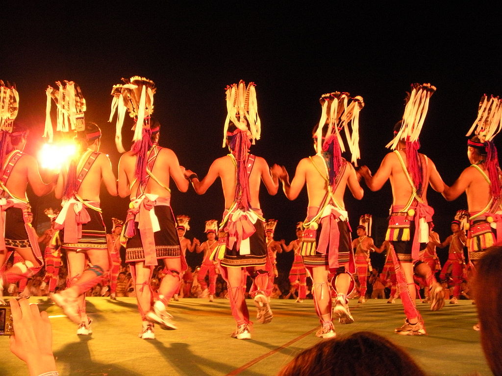 1024px-Taiwan_aborigine_amis_dance.jpg