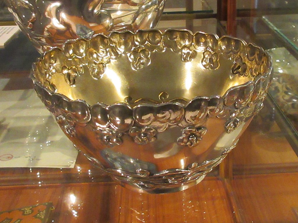 1024px-Thorvald_Bindesbøll_-_candy_bowl_1898.jpg