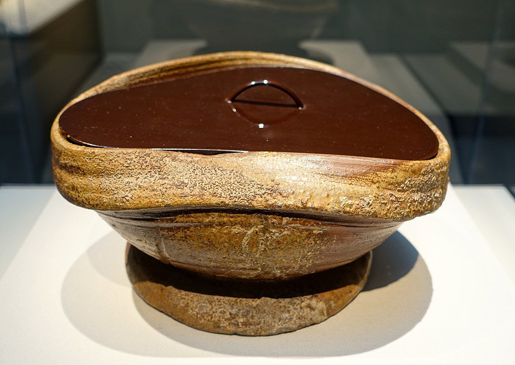 1024px-Water_jar,_Japan,_Bizen_kilms,_Momoyama_period,_1590-1605_AD,_stonewa.jpg