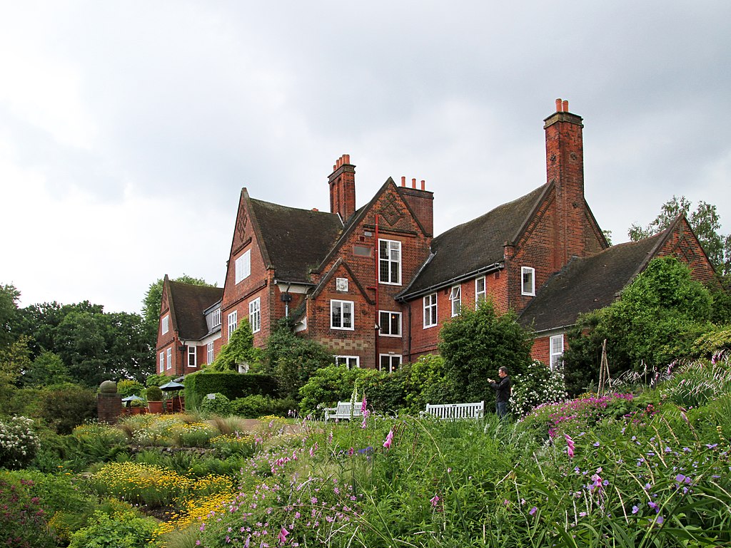 1024px-Winterbourne_House_2_(28002572076).jpg