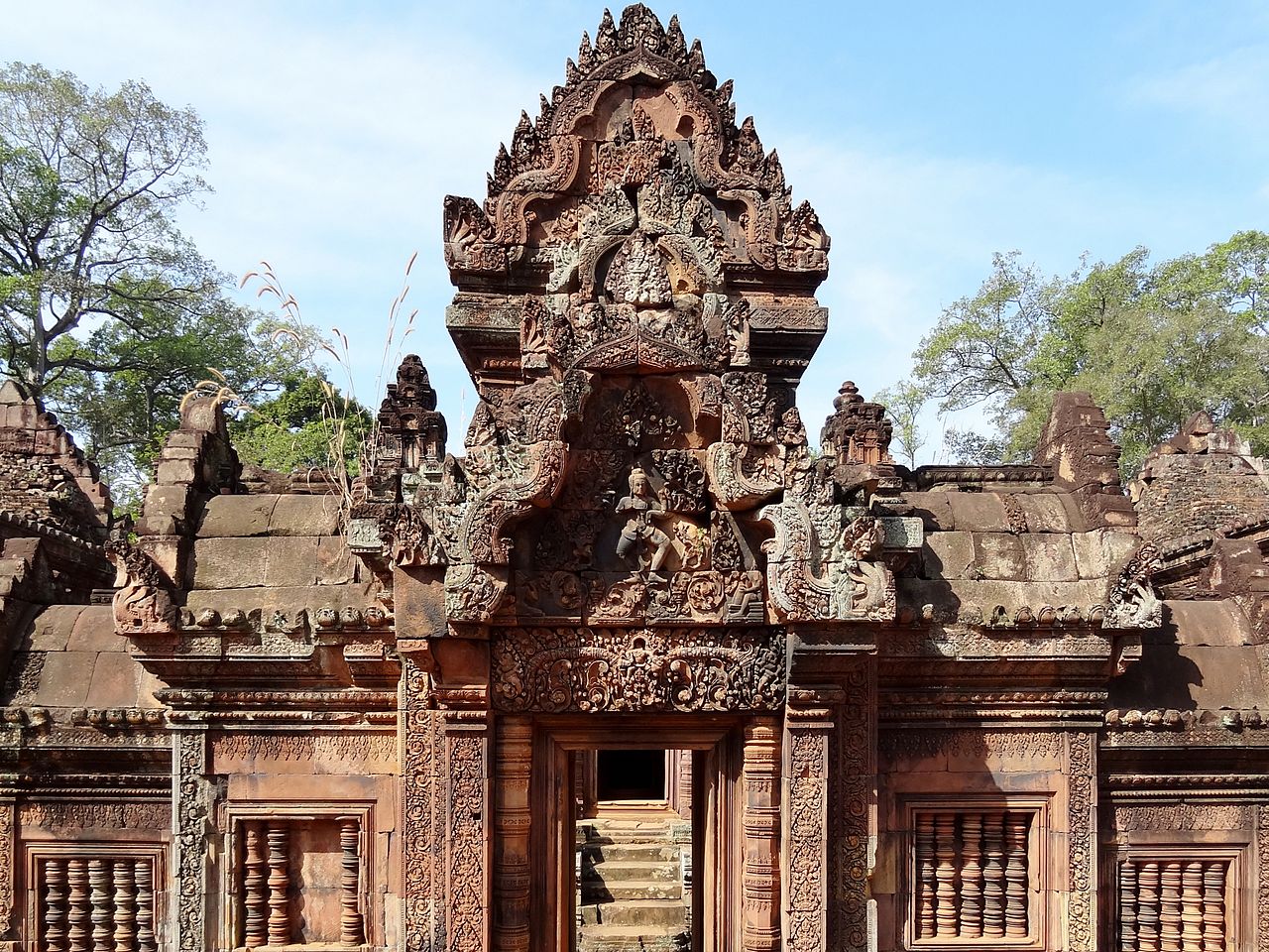 10Banteay_Srei_26a.jpg