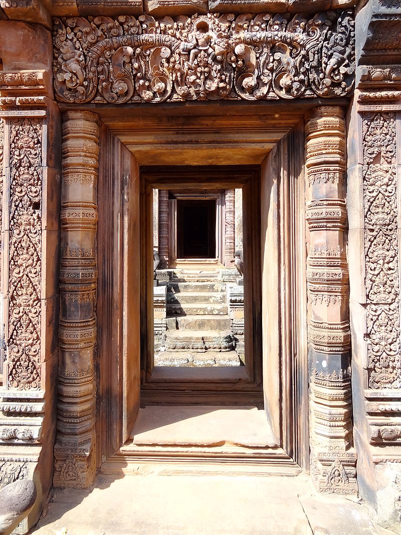 10Banteay_Srei_30.jpg