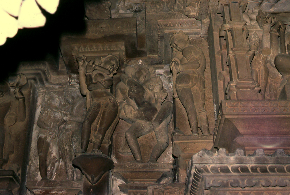 10Khajuraho_Visvanath_mithuna.jpg