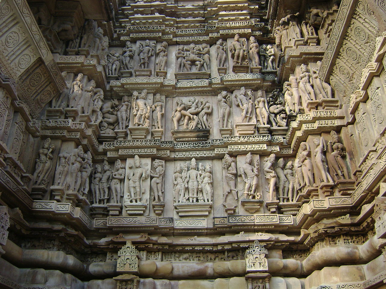 10The_pic_of_khajuraho_temple.JPG