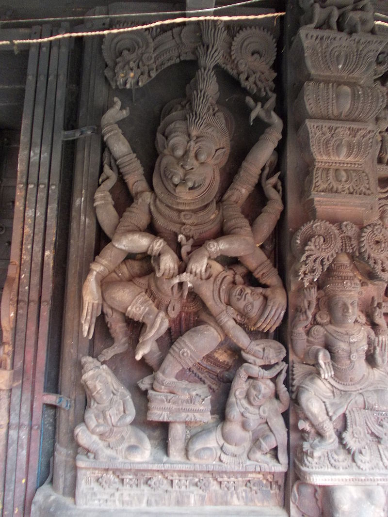 10Ugra_Narasimha,_A_wood_carving_at_Kaviyoor_Mahadaevar_Temple.JPG