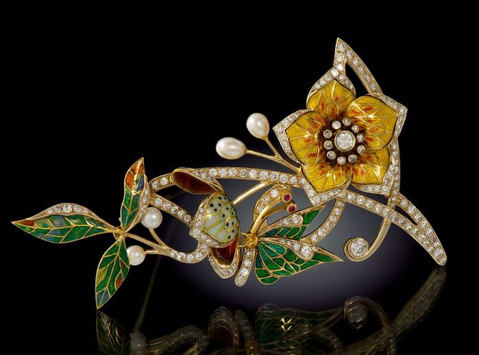 111698480_A_Large_Gold_Diamond_and_Enamel_Flower_Brooch (1).jpg