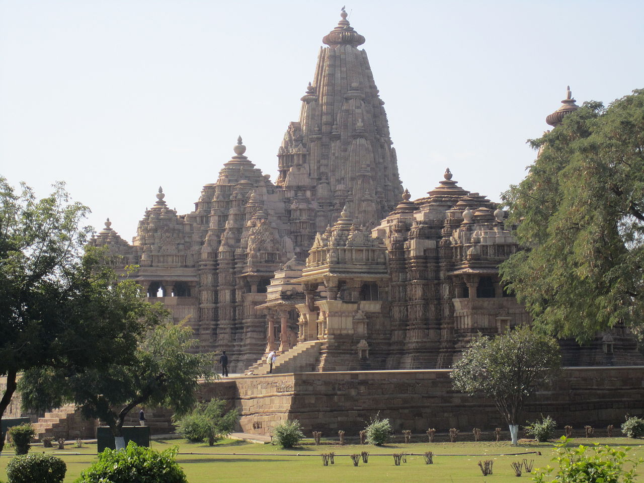 11Devi Jagdambi-Khajuraho_Temples.JPG