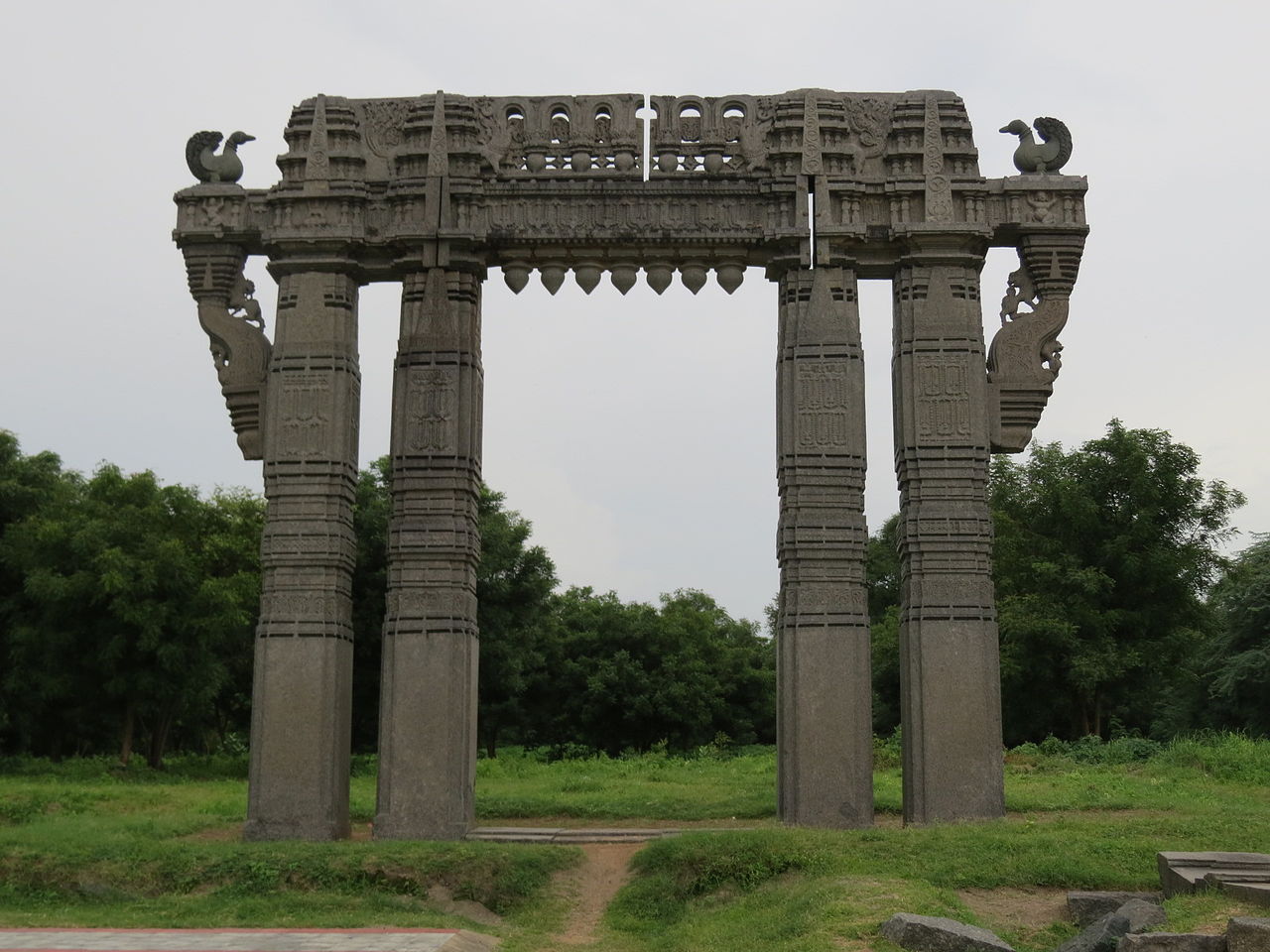 11Gate_of_Fort_Warangal.JPG