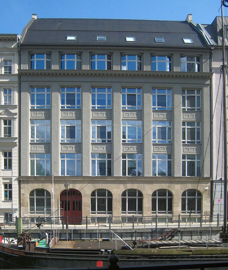 12 800px-Berlin,_Mitte,_Märkisches_Ufer_06,_Australische_Botschaft_02.jpg